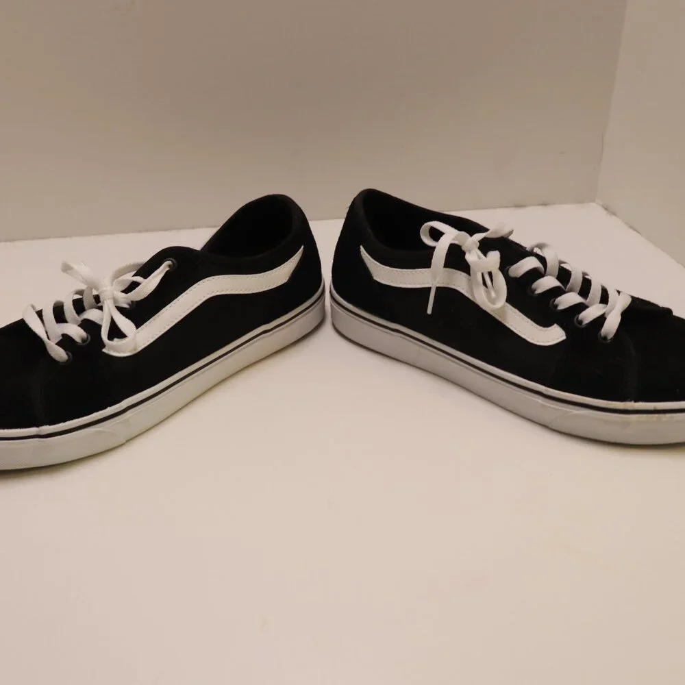 Vans Lace Up with Rounded Toes Men's Sneakers Size 10 Black with White Trim